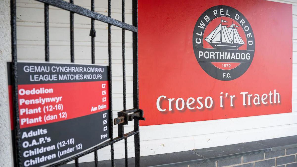 دستگیری یک بازیکن پس از حادثه خشونت‌آمیز در مسابقه فوتبال دسته سوم ولز